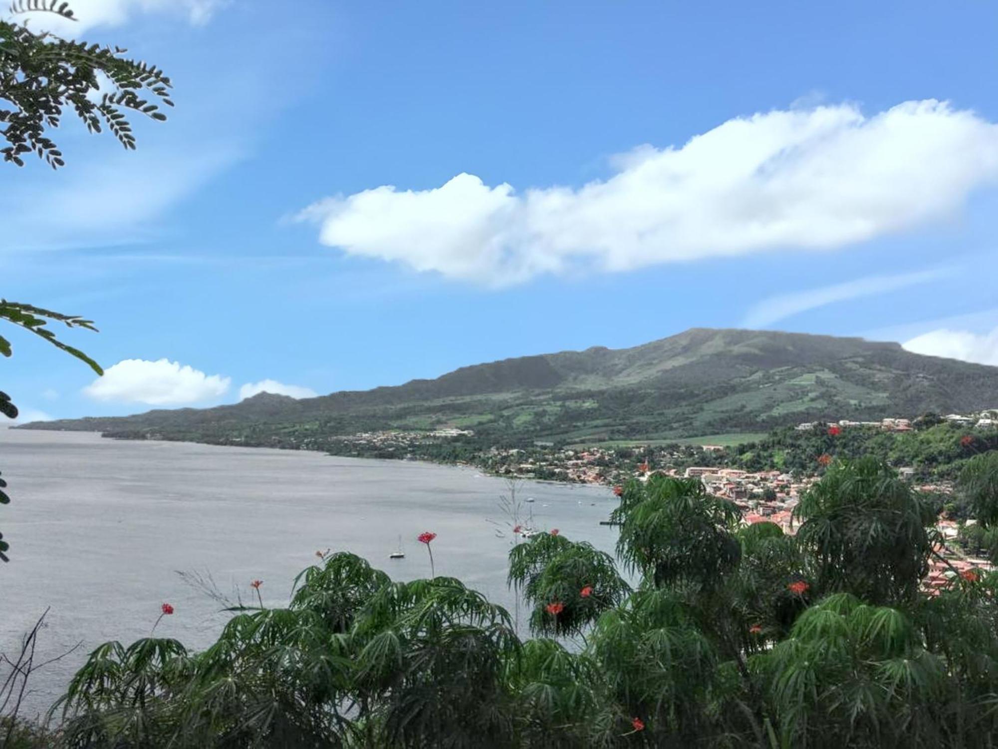Maison De Charme A Saint-Pierre Avec Vue Sur Mer Et Montagne Екстериор снимка